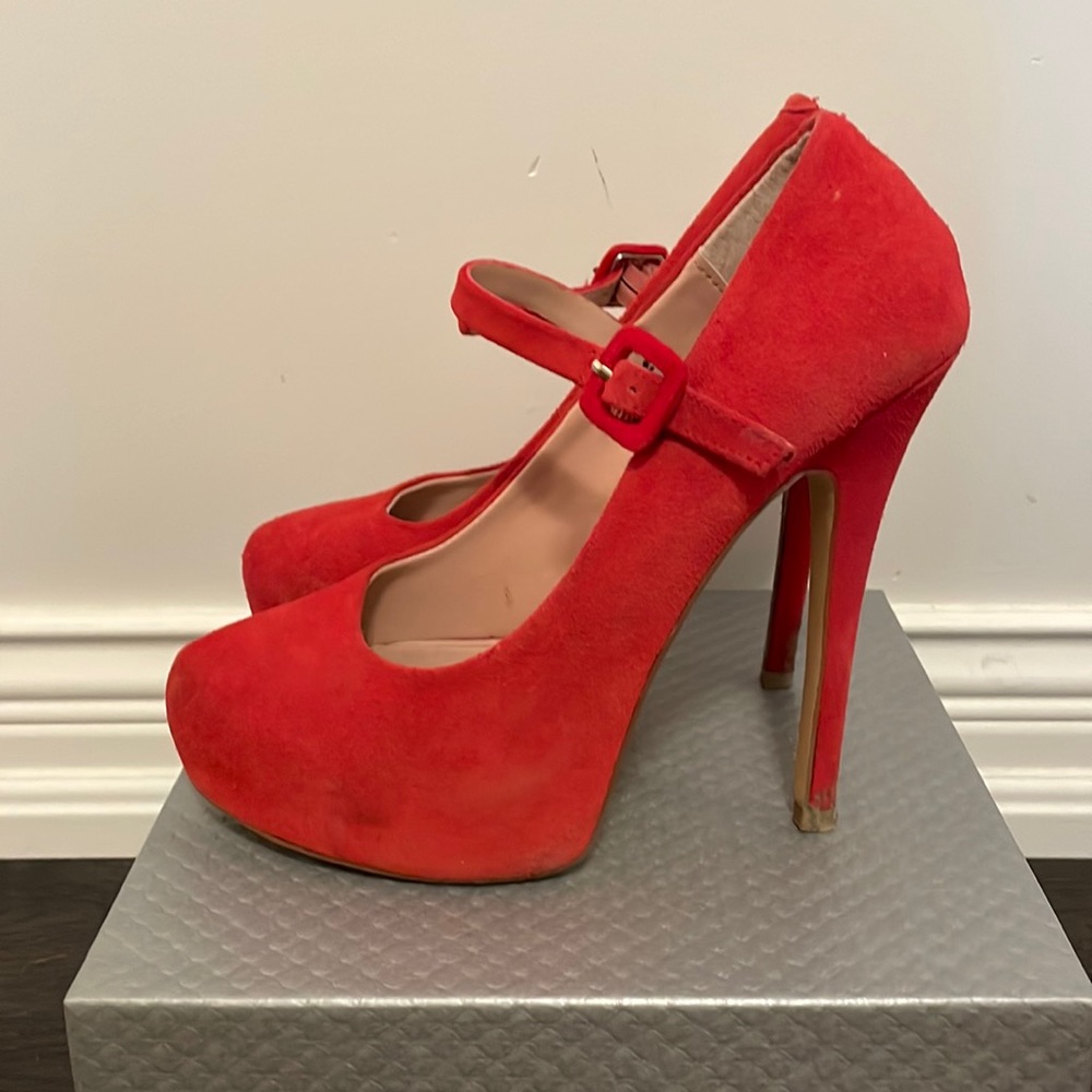 Shoe Mint red Mary Jane suede pumps